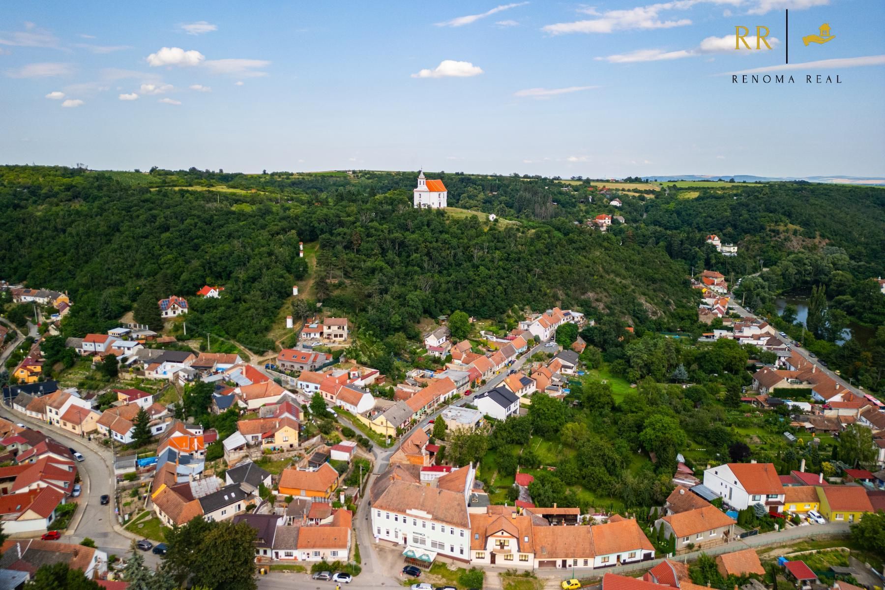 Prodej stavebního pozemku se stavebním povolením na RD 5+kk v Dolních Kounicích